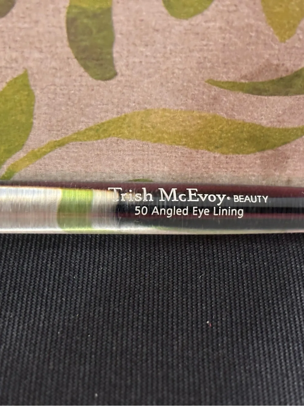Trish McEvoy #50 Angled Eye Lining Brush – Clear Handle, Protective Cap